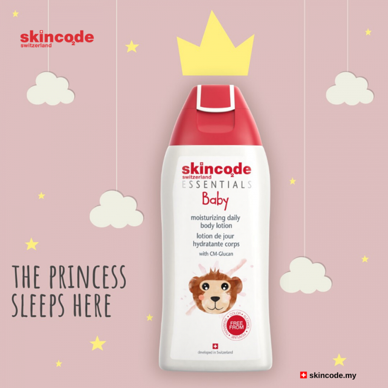 Lotion dưỡng ẩm kép bảo vệ làn da mỏng manh của bé Skincode essentials baby moisturizing daily body lotion