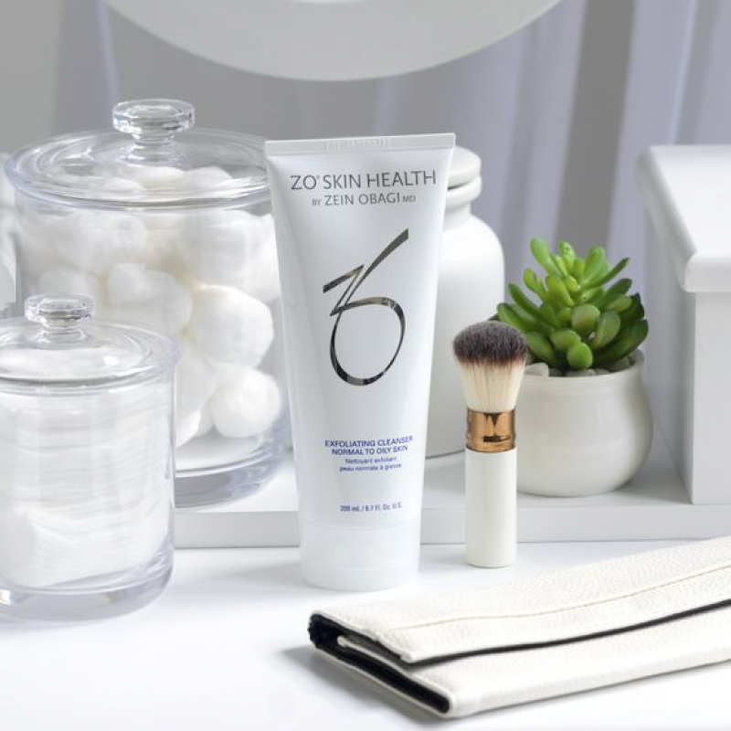 Sữa rửa mặt cho da dầu và hỗn hợp thiên dầu Zo Skin Health Exfoliating Cleanser