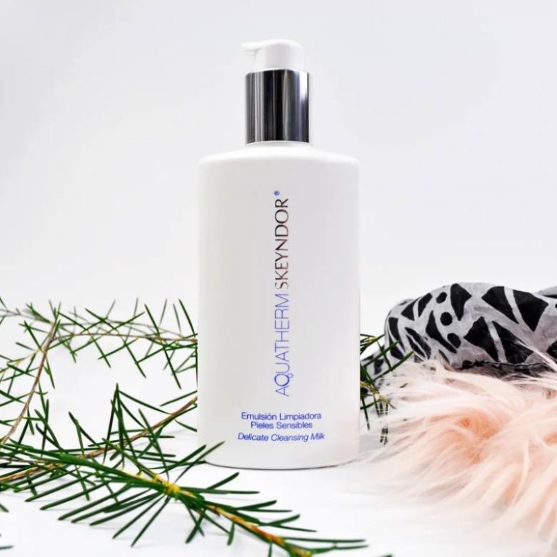 Skeyndor Aquatherm Delicate Cleansing Milk 250ml - Sữa rửa mặt phục hồi cho da khô nhạy cảm